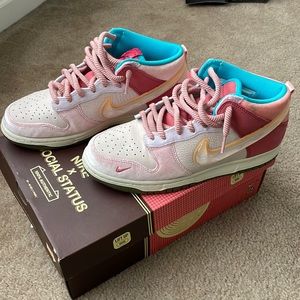 Nike Strawberry Dunk